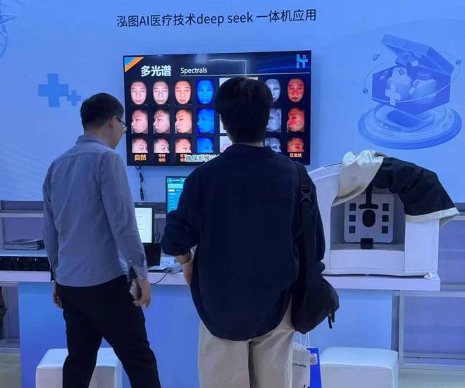 看病的AI长了眼睛和大脑 泓图DeepSeek医疗一体机探索专病诊疗(图2)