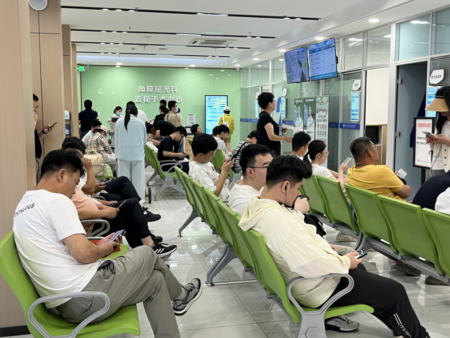 海报调查大数据与AI双重加持！全飞秒40助力高考生拥抱清晰