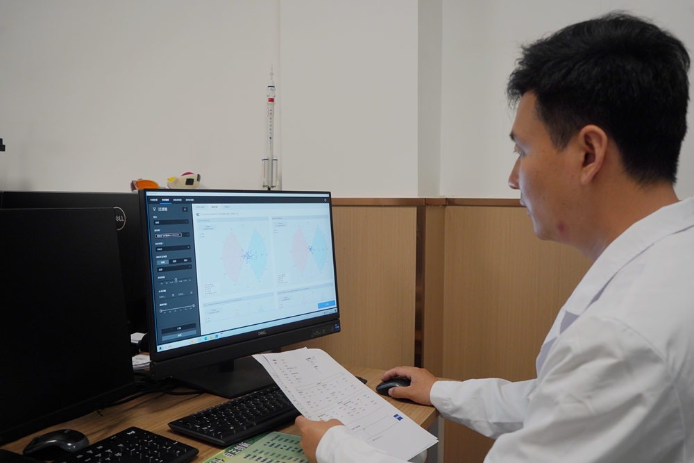 海报调查大数据与AI双重加持！全飞秒40助力高考生拥抱清晰(图2)