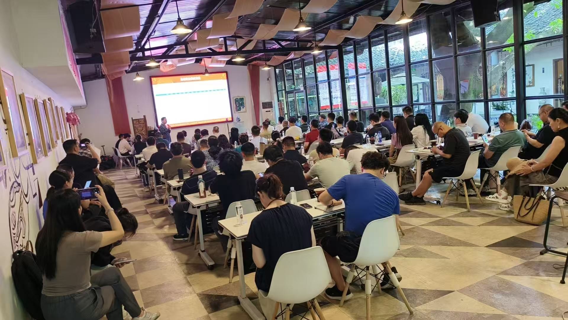 智启时代新程·创享共富未来——赋能共赢大数据研究院第1324期企业家发展论坛圆满收官(图2)