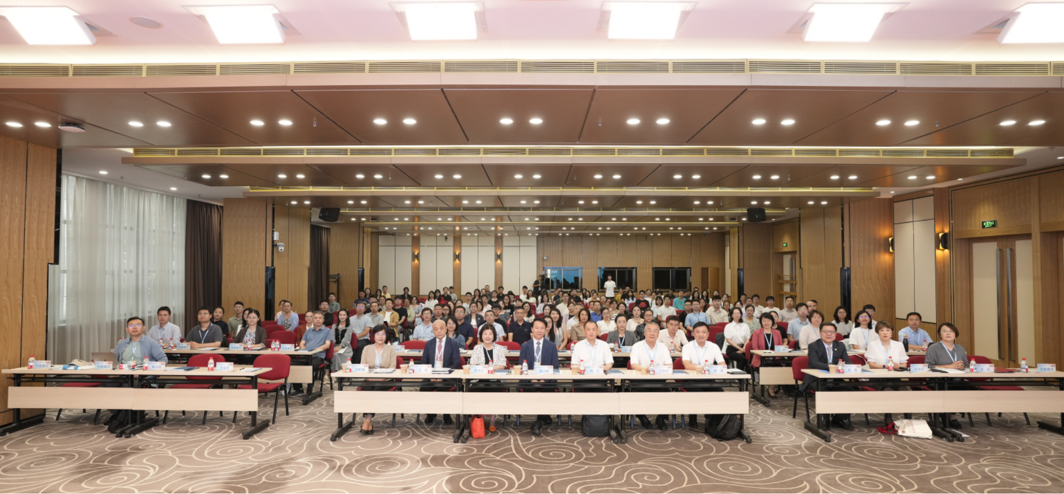 数促健康·智赋医学 AI驱动下的健康医疗新生态——2025北京医疗大数据论坛召开(图1)