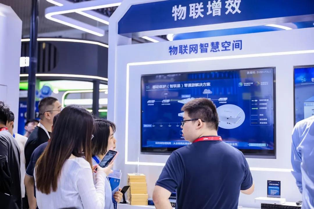 信锐三大创新方案亮相CHIMA2025AI重构智慧医疗体验！(图4)