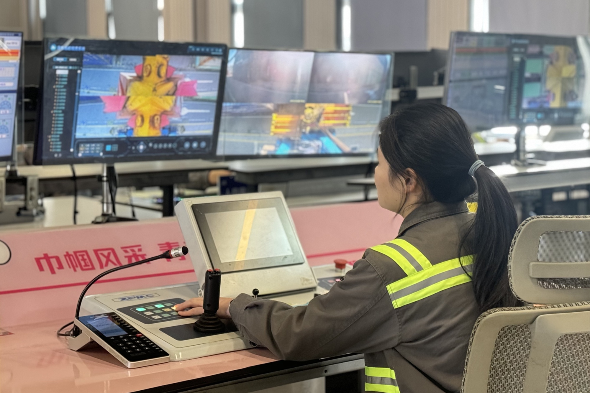 行进的海岸线｜“千万标箱”中国大港转型的智慧密码(图1)