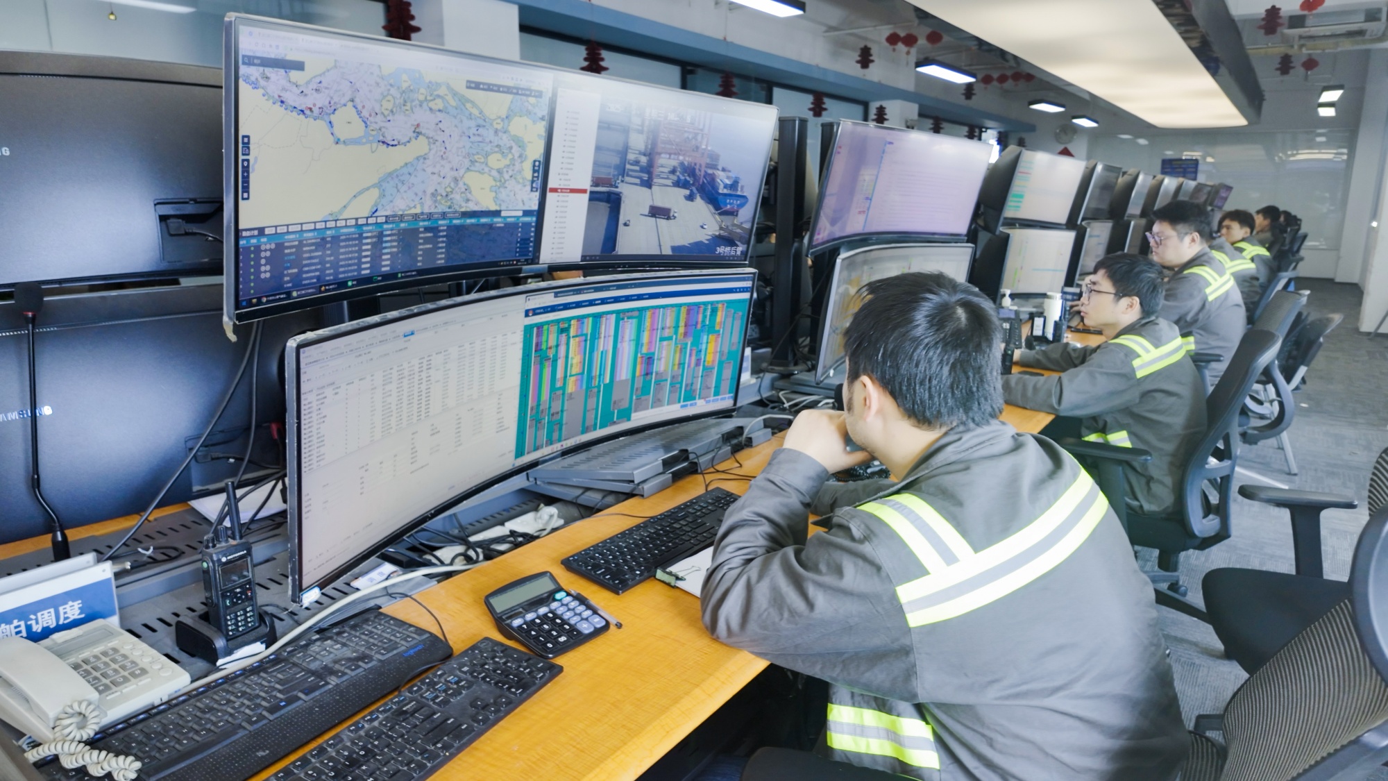 行进的海岸线｜“千万标箱”中国大港转型的智慧密码(图3)