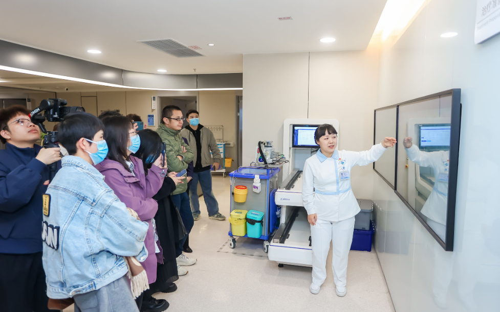 智慧病房里的“鸿蒙温度”(图1)