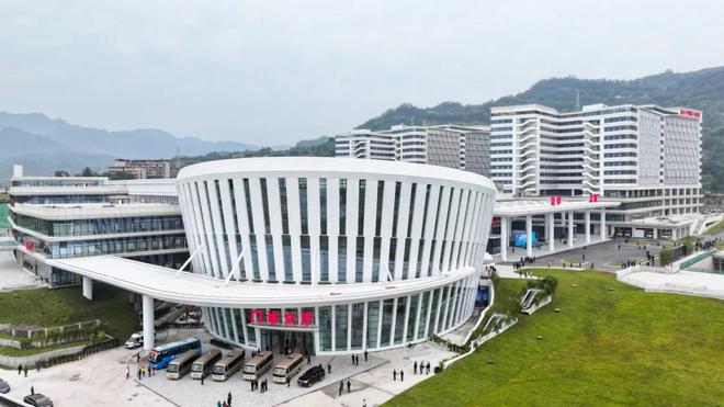 新突破！三峡医院三项医疗数据获颁产权登记证(图1)