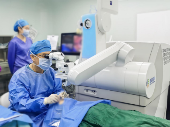 济南大学生近视手术怎么选？暑假摘镜黄金期选对方案少走弯路(图1)