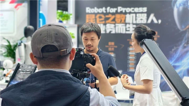 昆仑之数亮相2026具身智能大会：用“数据石油”炼就人形机器人“进化燃料”(图2)